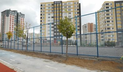 Kayseri Melikgazi’den sporseverlere 18 futbol sahası