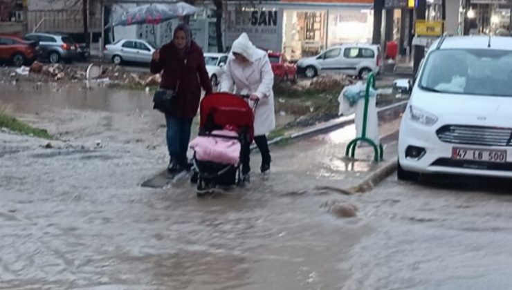 Mardin’de  sağanak yağış hayatı felç etti