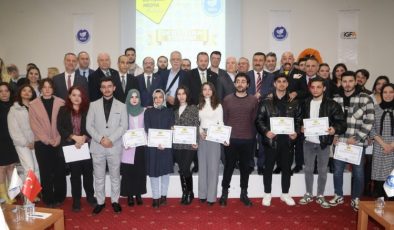 Bursa’da İletişim ve Medya Akademisi’nde sertifika heyecanı