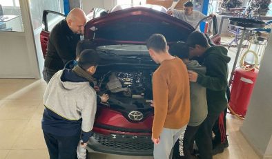 Toyota’dan afet bölgesindeki 20 okula ekipman desteği
