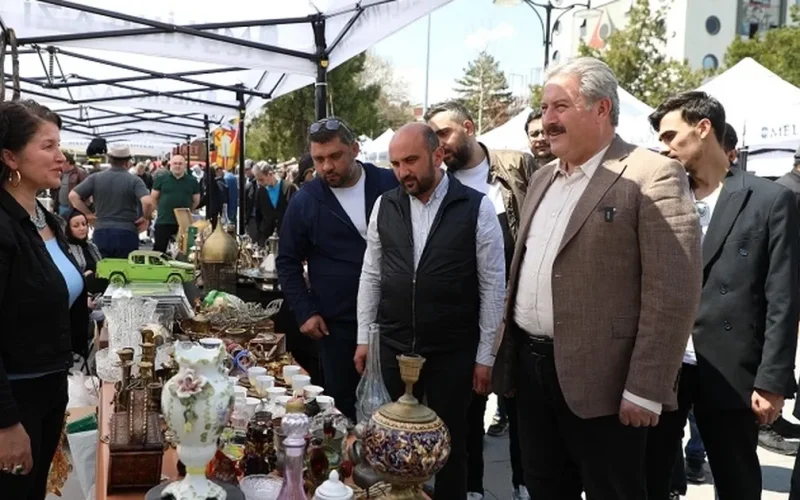 Kayseri Melikgazi’de Antika Pazarı’na yoğun ilgi