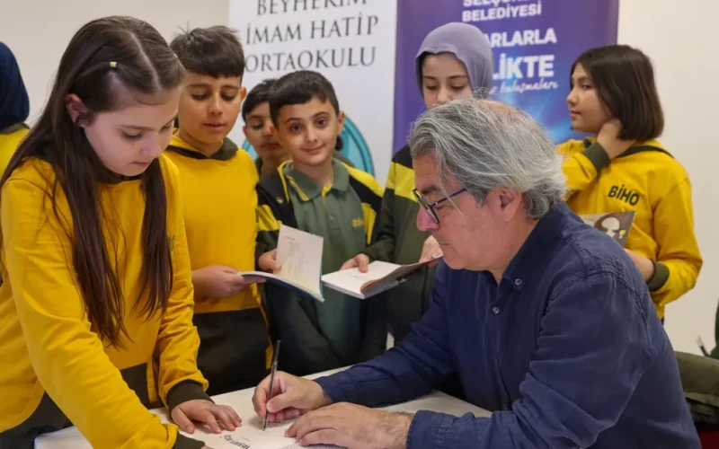 Yazarlar öğrencilerle bir araya geliyor