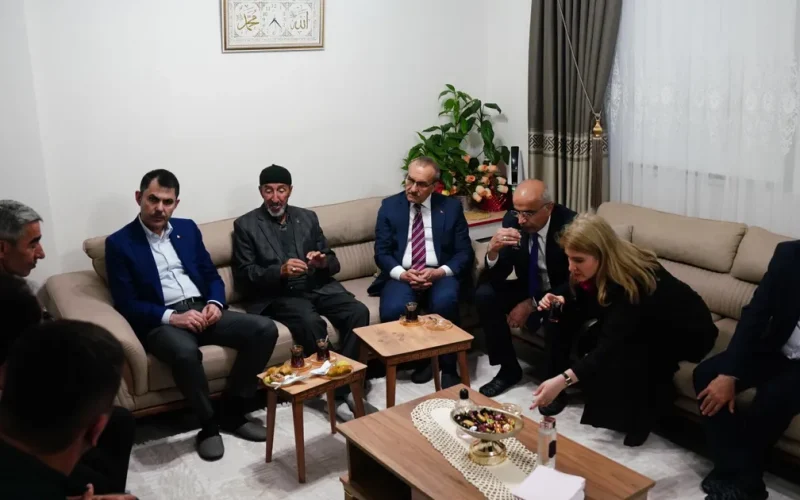 Bakan Kurum Malatya’da köy evine konuk oldu