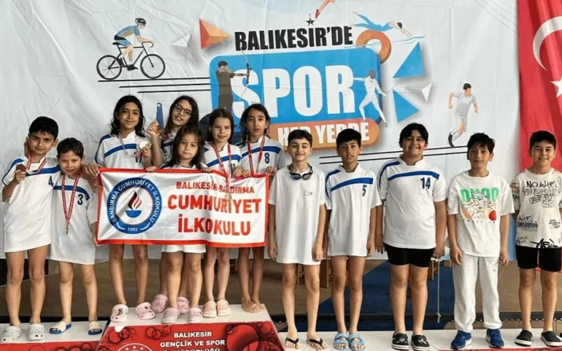 Balıkesir Büyükşehir’in minikleri madalyaları topladı
