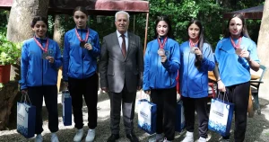 baskan-bozbey-bursanin-gururlariyla-bulustu-AWJ43DnF.webp