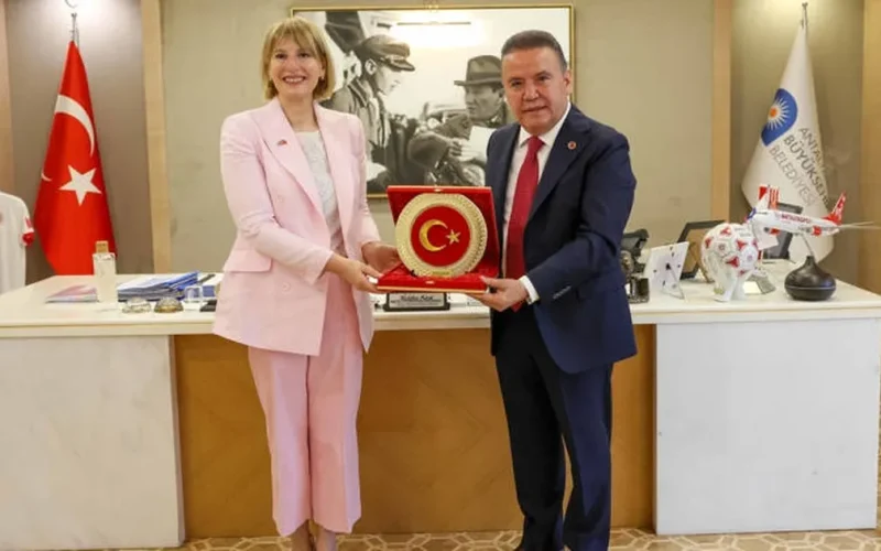 Birleşik Krallık Türkiye Büyükelçisi Başkan Muhittin Böcek’i ziyaret etti