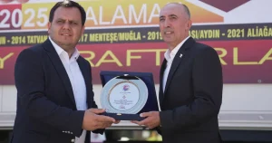 bremenden-uzanan-dost-eli-dalamana-ulasti-nf48ZbGN.webp