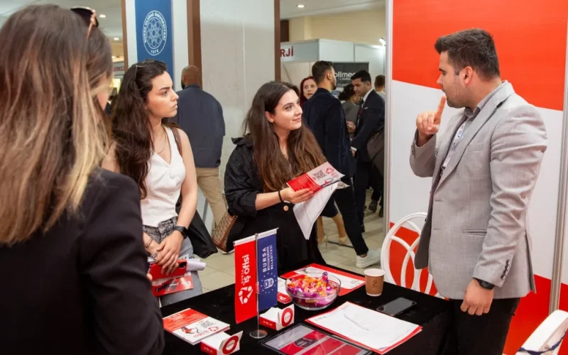 Bursa Büyükşehir, kariyerde gençlerin yanında