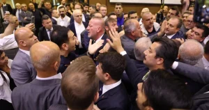 bursa-buyuksehir-meclisinde-gerginlik-baskan-bozbeyden-saldiriya-kinama-HycGpwEi.webp
