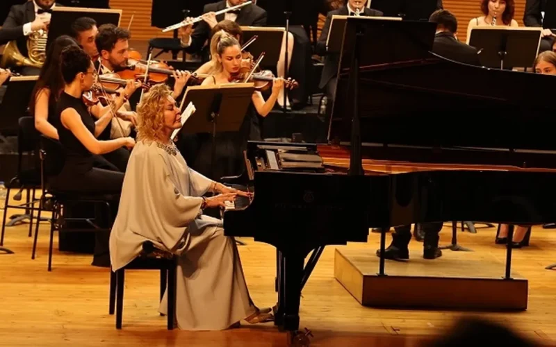 Bursa Nilüfer Senfoni Orkestrası ilk konserinde Gülsin Onay’ı ağırladı