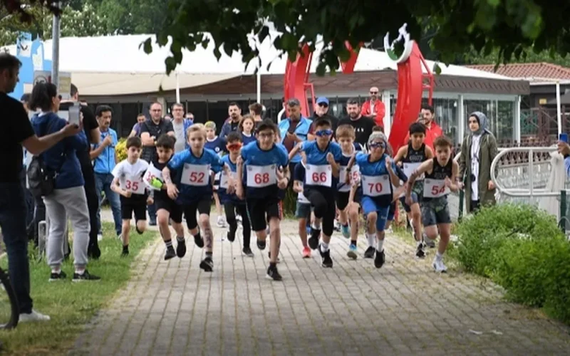 Bursa Osmangazi’de genç sporcuların duatlon heyecanı
