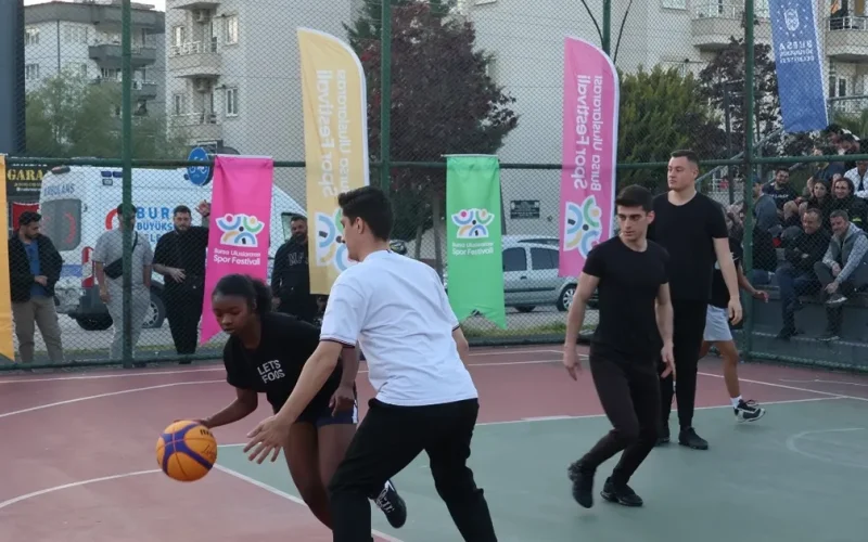Bursa’da ‘sokak basketbolu’ heyecanı