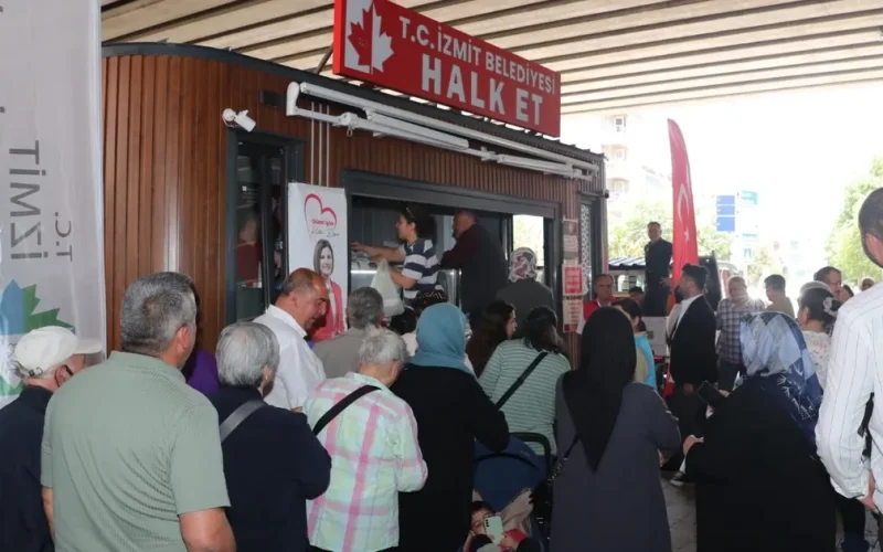Halk Et mobil aracına Körfez’de yoğun ilgi
