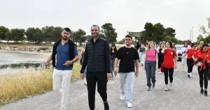 izmir-ciglide-genclik-ataturk-icin-yurudu-ZYhObIHM.webp