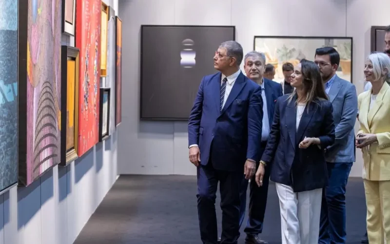 İzmir Sanat ve Antika Fuarı kapılarını açtı