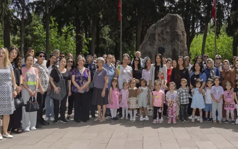 İzmirli annelere en özel kutlama