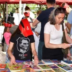 Kitapların büyülü dünyasına yolculuk Çiğli’de sürüyor