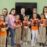 Konya’da çocuklar çiçekleri annelerine hediye etti