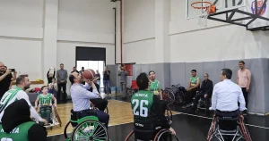 konyada-tekerlekli-sandalyede-pota-heyecani-Ds4GUuyw.webp