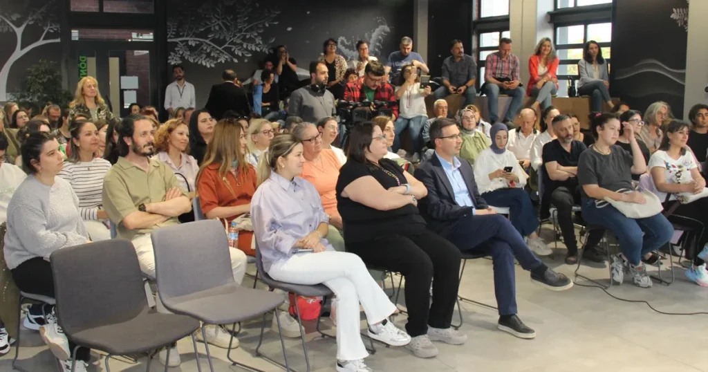 Latife Tekin Bursa Nilüfer’de okurlarıyla buluştu