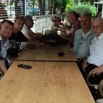 Lise arkadaşları 42 yıl sonra bir araya geldi