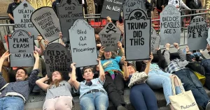 manhattanda-milyarder-galasina-protesto-soku-yN5TPL2W.webp