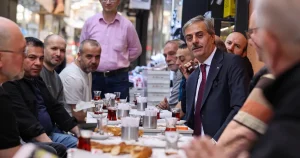 sakarya-uzuncarsida-baskan-alemdar-kunduraci-esnafiyla-bulustu-RBiAlknc.webp