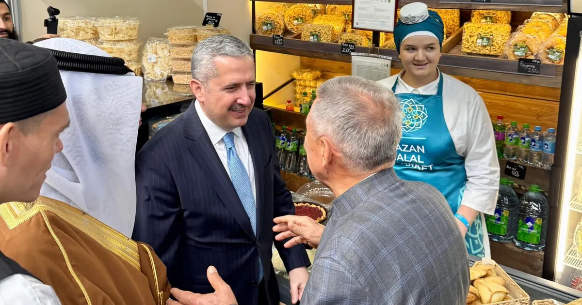 ticaret-bakan-yardimcisi-kazan-helal-market-fuarinda-qJ14UmJ1.webp