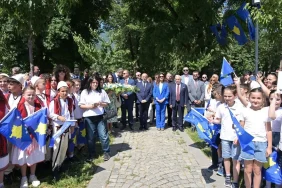 Başkan Şadi Özdemir Peja’nın Kurtuluş Günü törenlerine katıldı