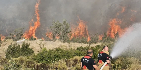 Manisa Büyükşehir Akhisar’daki yangın bölgesinde