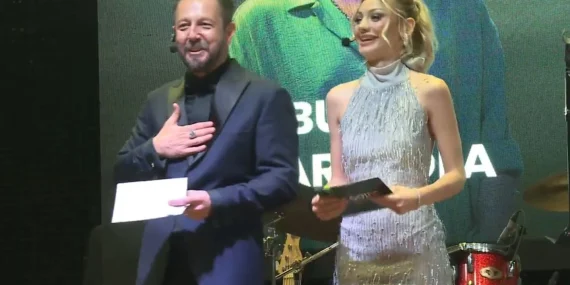 Vizyon Gecesi Ödülleri Nevide Çiçek ve Burak Sarımola’yla eğlenceye dönüştü