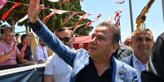 Başkan Böcek’ten Antalyalılara duygusal mesaj