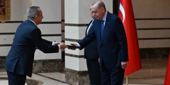 Büyükelçilerden Cumhurbaşkanı Erdoğan’a güven mektubu… Külliye’de diplomatik görüşmeler