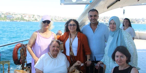 Darülaceze sakinlerinin İstanbul’da Boğaz keyfi