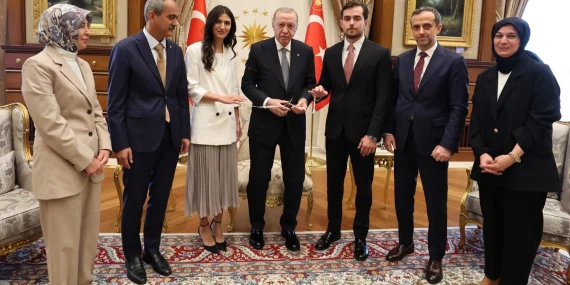 Eski Bakan’ın kızının nişan yüzükleri Külliye’de takıldı