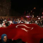 Gölcük yine dimdik ayakta